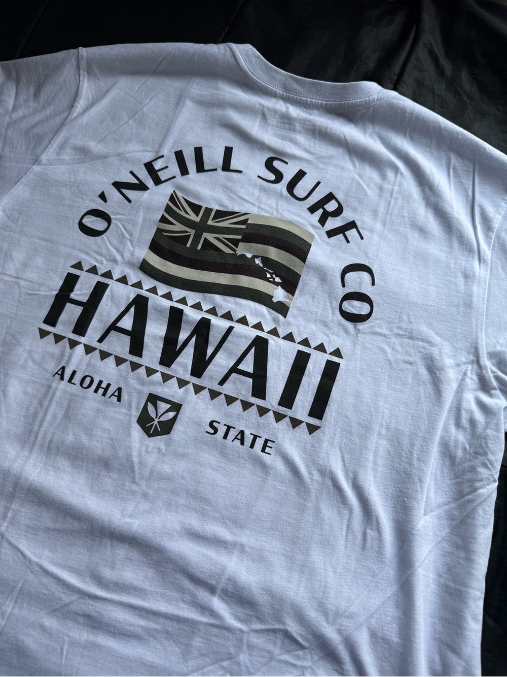 O'Neill White Tee with Black Hawaii Flag Graphic NWOT - Picture 3 of 4